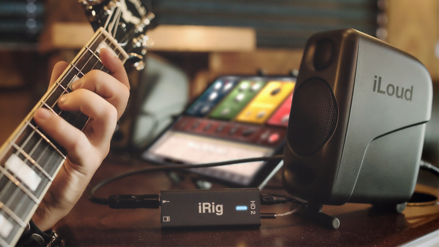 Mobile interface IK Multimedia iRig HD 2 for connecting the guitar