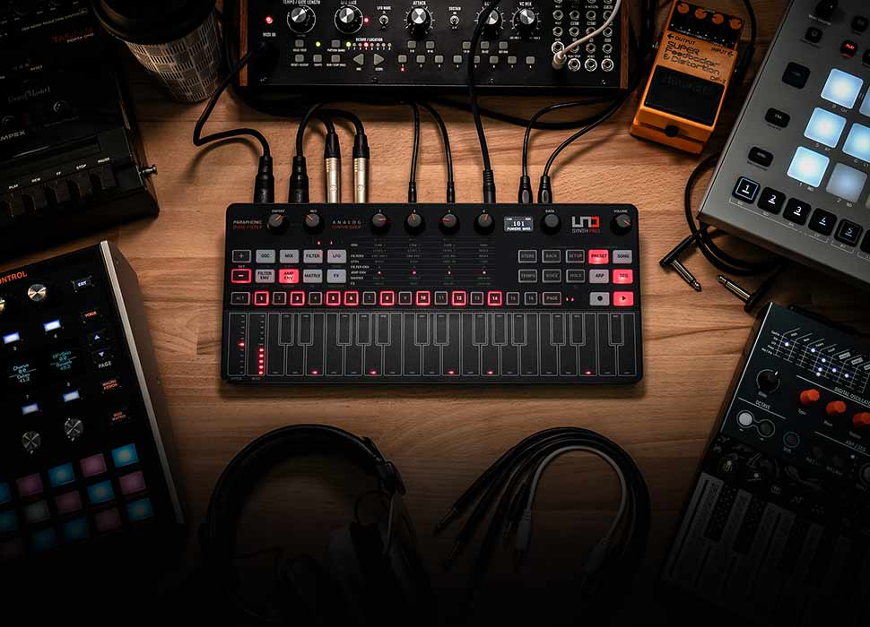 UNO Synth Pro - Paraphonic Dual Filter Analog Synth